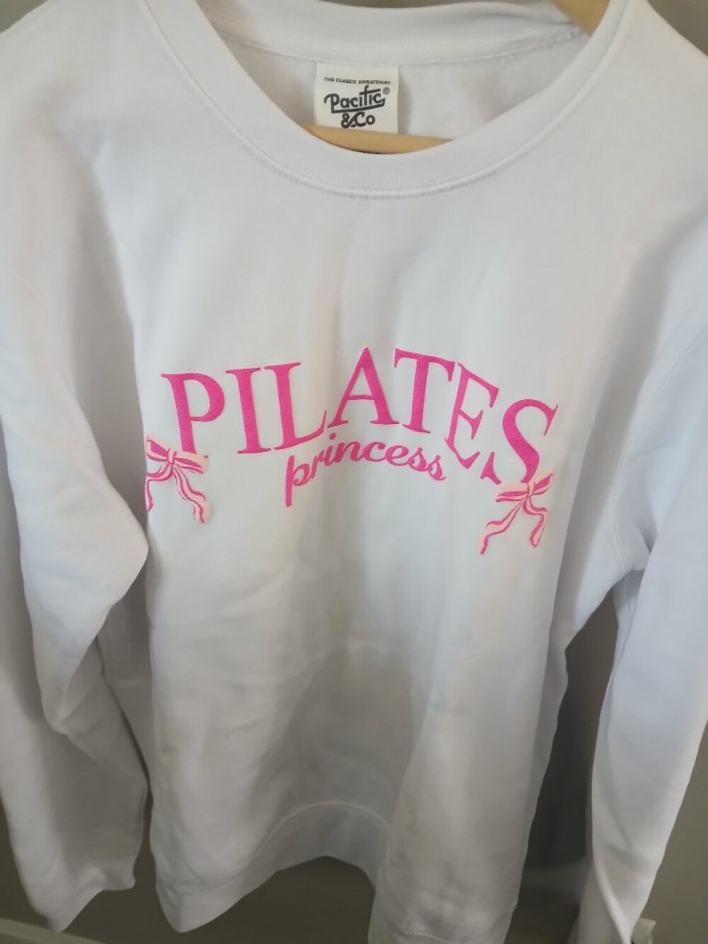 Pacific & Co. Womens white sweatshirt Size L